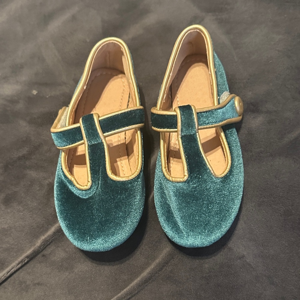 Girls Green Velvet T-Strap Mary Jane Shoes